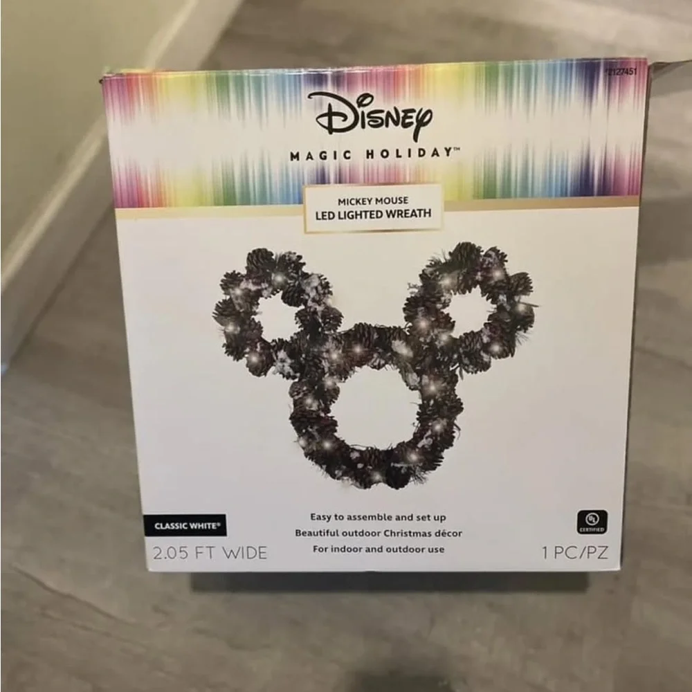 COPY - Disney Brown and Red Holiday Wreath